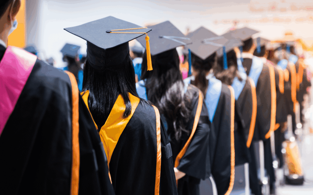 IS IT POSSIBLE TO WORK IN THE FINANCIAL SERVICES INDUSTRY WITHOUT A DEGREE?